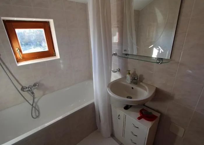 Valdina 3*